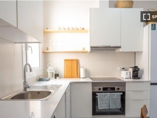 Habitación en piso compartido de 5 habitaciones en alquiler en Sant Andreu, perfecta para profesiona