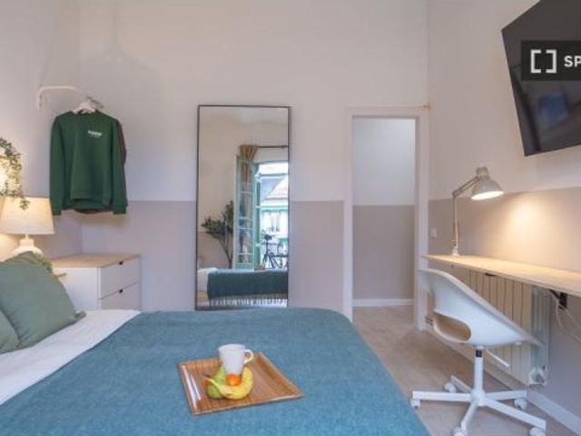 Habitación en piso compartido de 5 habitaciones en alquiler en Sant Andreu, perfecta para profesiona