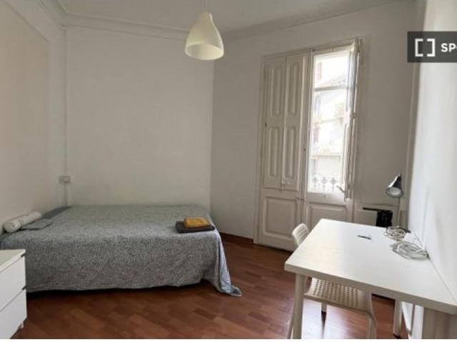 Habitación en piso compartido de 5 habitaciones en alquiler en Sant Gervasi Galvany, ideal para estu