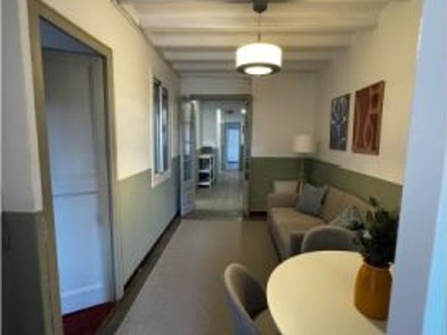 Habitación en piso compartido de 5 habitaciones en El Raval, ideal para profesionales y estudiantes