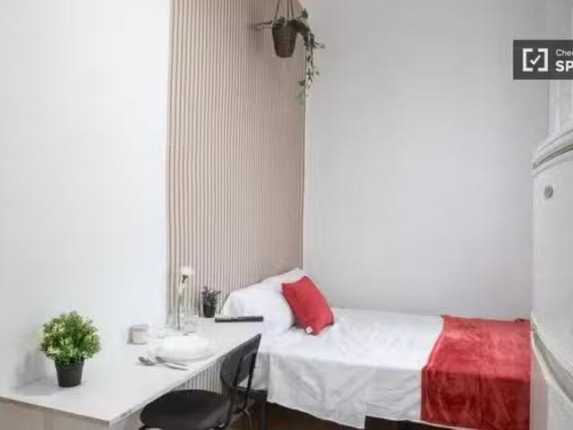 Habitación en piso compartido de 5 habitaciones, Goya, Madrid