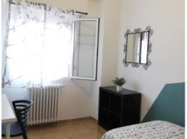 Habitación en piso compartido de 6 habitaciones en Zaragoza, gastos incluidos