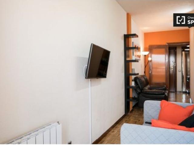 Habitación en piso compartido de 6 habitaciones en alquiler en Alcalá de Henares, ideal para profesi