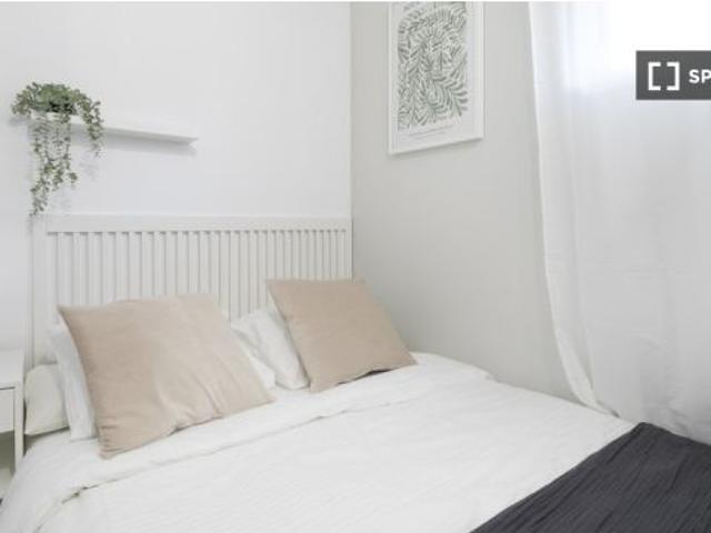 Habitación en piso compartido de 6 habitaciones en alquiler en Alicante, solo profesionales y estudi