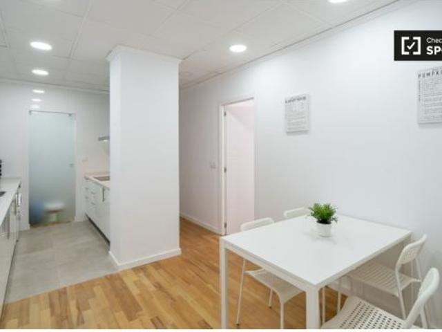 Habitación en piso compartido de 6 habitaciones en alquiler en El Pilar, Valencia