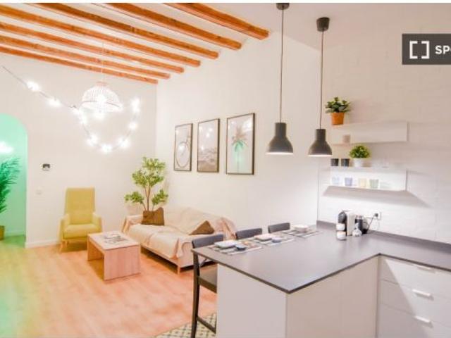 Habitación en piso compartido de 6 habitaciones en alquiler en El Raval, gastos incluidos, no se per