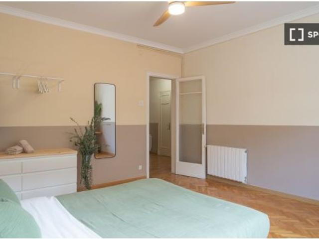 Habitación en piso compartido de 6 habitaciones en alquiler en Sant Gervasi Bonanova, ideal para est