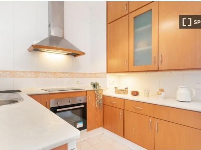 Habitación en piso compartido de 6 habitaciones en La Dreta de l' Eixample, solo para mujere