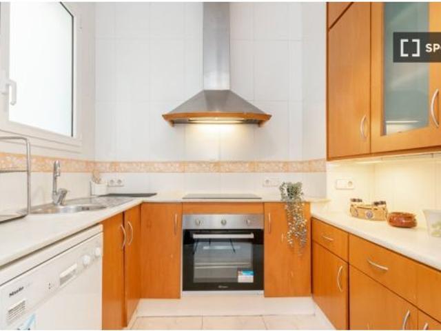 Habitación en piso compartido de 6 habitaciones en La Dreta de l' Eixample, solo para mujere