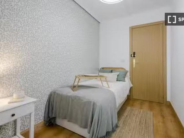 Habitación en piso compartido de 6 habitaciones, San Juan Baut.