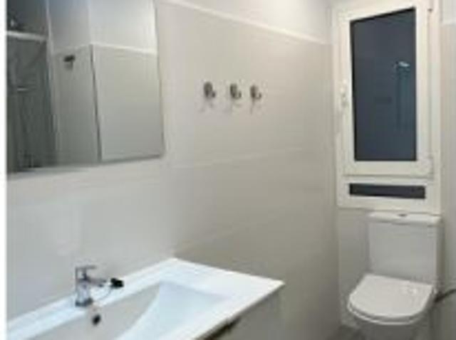 Habitación en piso compartido de 7 habitaciones en Triana, con todos los gastos incluidos