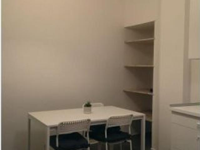 Habitación en piso compartido de 7 habitaciones en alquiler en Recoletos, solo para profesionales y