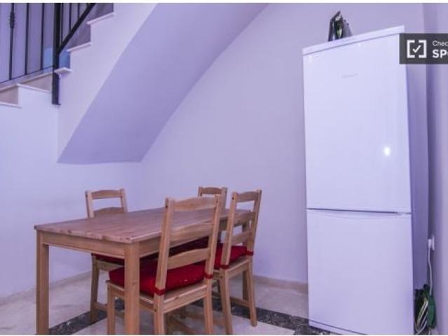 Habitación en piso compartido de 7 habitaciones en Els Orriols, gastos incluidos, para profesionales
