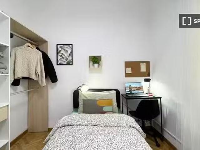 Habitación en piso compartido de 7 habitaciones en Imperial, M.