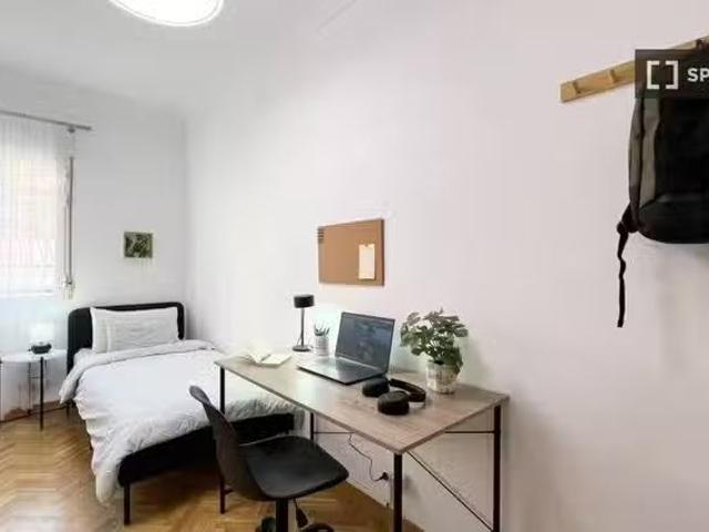 Habitación en piso compartido de 7 habitaciones en Imperial, M.