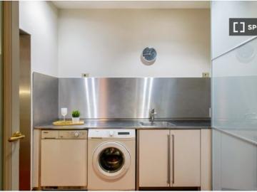 Habitación en piso compartido de 8 habitaciones en alquiler en Vila de Gràcia
