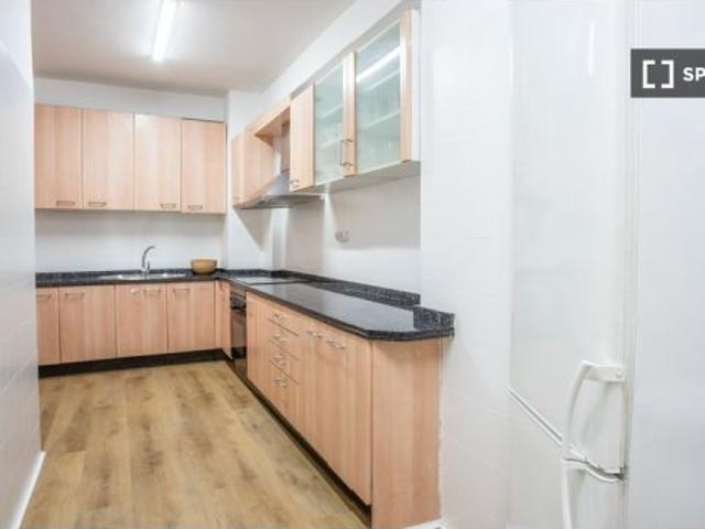 Habitación en piso compartido de 8 habitaciones en alquiler en Alicante