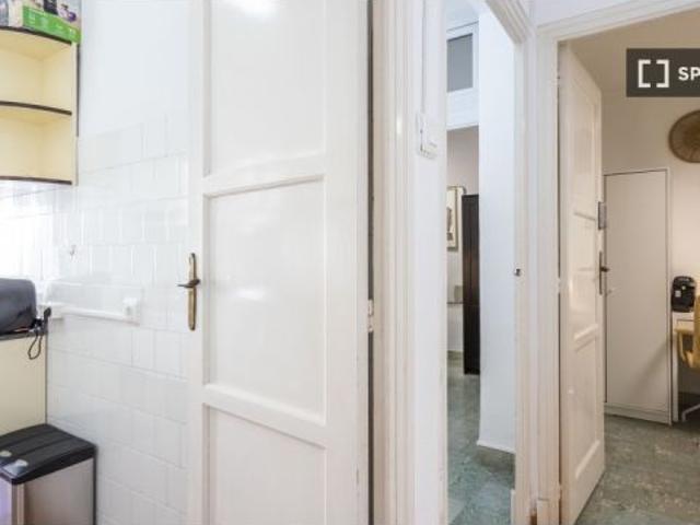 Habitación en piso compartido de 8 habitaciones en alquiler en Alicante, solo profesionales y estudi