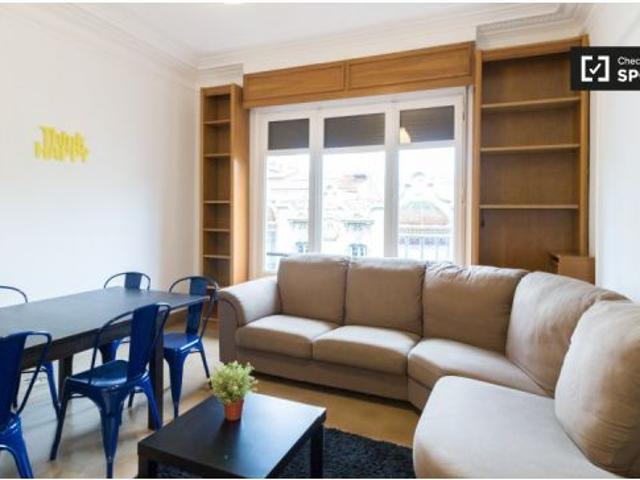 Habitación en piso compartido de 8 habitaciones en alquiler en Sant Gervasi Galvany perfecta para es