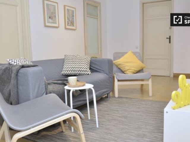 Habitación en piso compartido de 8 habitaciones en alquiler en Sant Gervasi Galvany, solo profesiona