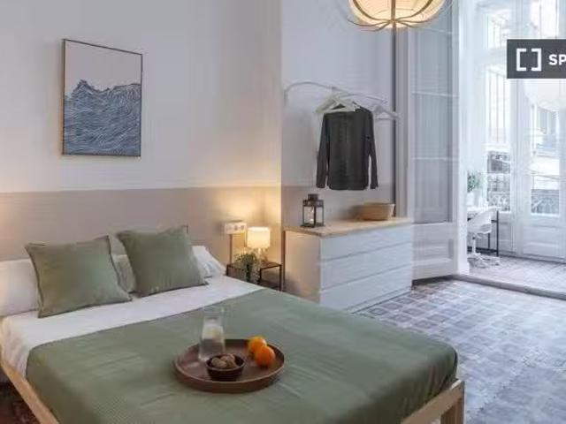 Habitación en piso compartido de 8 habitaciones en Barcelona