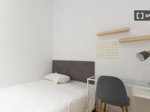 Habitación en piso compartido de 8 habitaciones en Palacio, ideal para profesionales o estudiantes