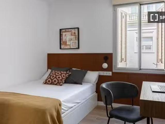 Habitación en piso compartido de 8 habitaciones en Sant Gervas.