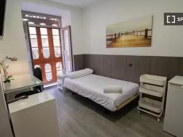 Habitación en piso compartido de 8 habitaciones, Plaza España