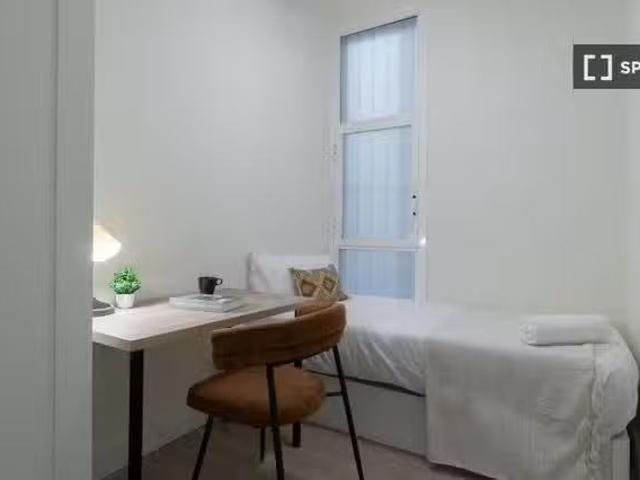 Habitación en piso compartido de 9 habitaciones en alquiler en.
