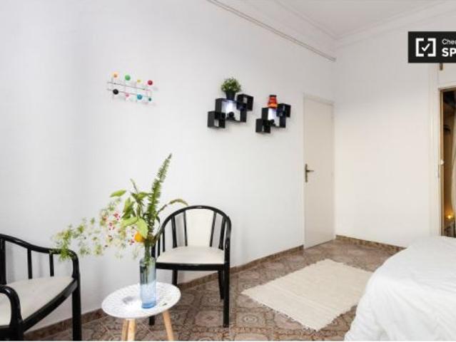 Habitación en piso compartido de 9 habitaciones en alquiler en El Gòtic, gastos incluidos