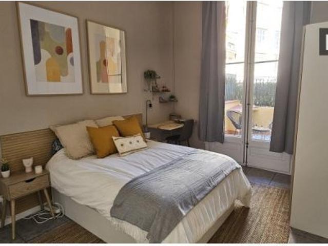 Habitación en piso compartido de 9 habitaciones en La Dreta de l' Eixample, algunos gastos i