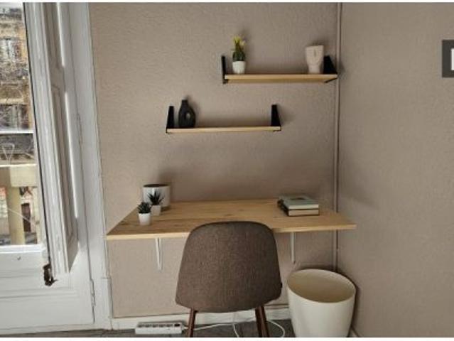 Habitación en piso compartido de 9 habitaciones en La Dreta de l' Eixample, algunos gastos i