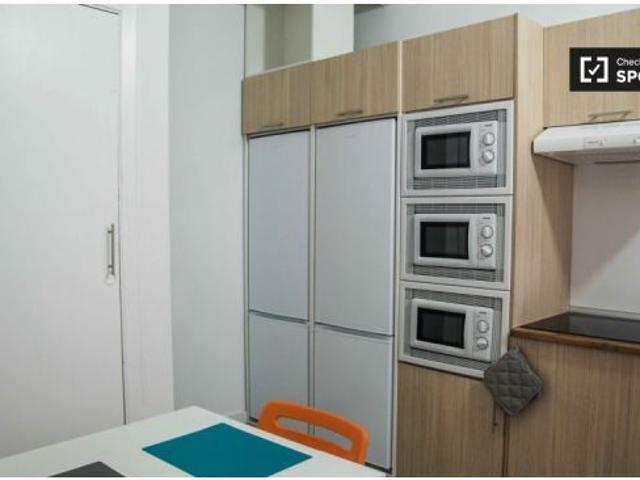 Habitación en piso compartido de 10 habitaciones en alquiler en Sant Francesc, perfecta para estudia