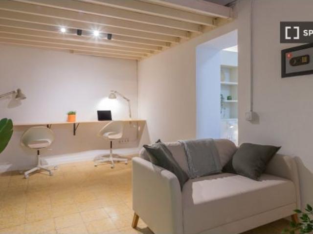 Habitación en piso compartido de 10 habitaciones en alquiler en Sant Pere, apta para profesionales