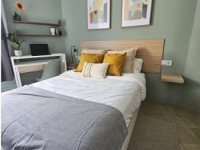 Habitación en piso compartido de 10 habitaciones en Sant Gervasi Galvany