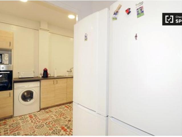 Habitación en piso compartido de 11 habitaciones en alquiler en Vila de Gràcia, perfecta para estudi