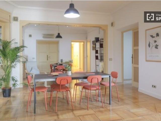 Habitación en piso compartido de 18 habitaciones en alquiler en Argüelles, no se admiten mascotas ni