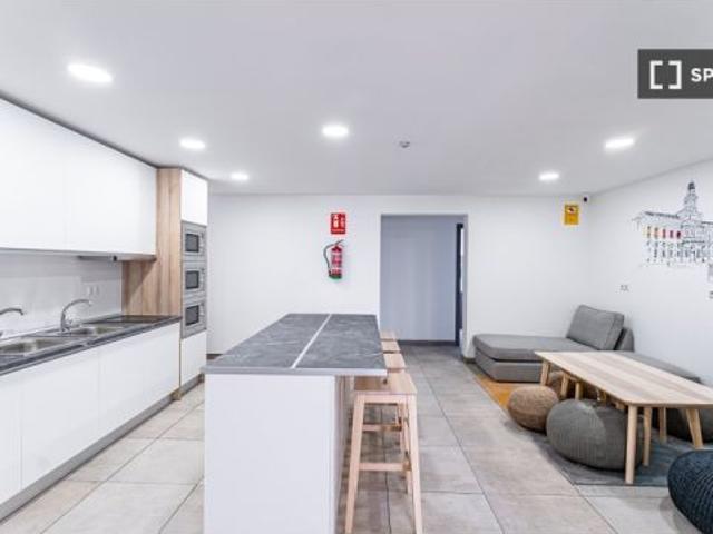 Habitación en piso compartido de 18 habitaciones en alquiler en Sol, Madrid