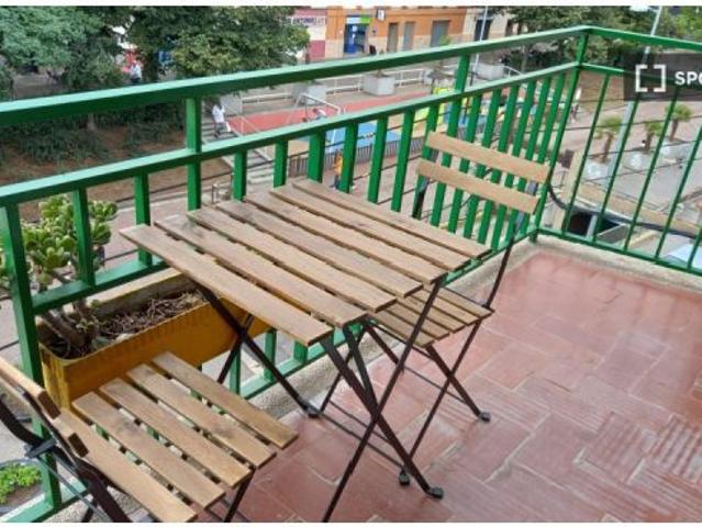 Habitación en piso compartido de 1 dormitorio en Cerdanyola Del Vallès, ideal para mujeres y estudia