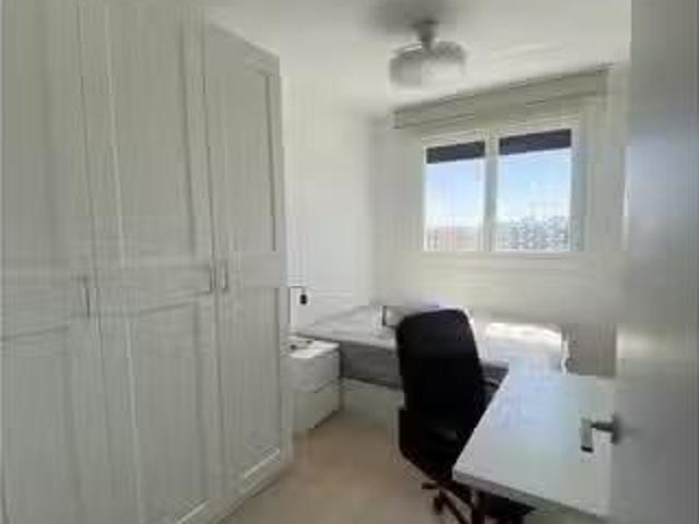 Habitación en piso compartido de 1 dormitorio en alquiler en J.
