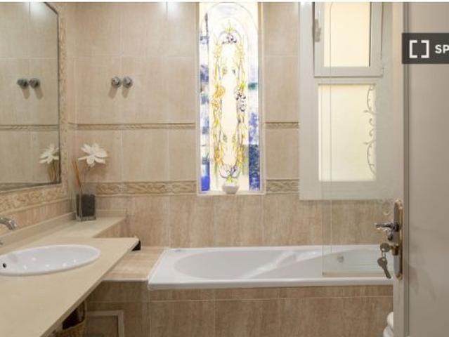 Habitación en piso compartido de 1 dormitorio en alquiler en La Maternitat i Sant Ramon