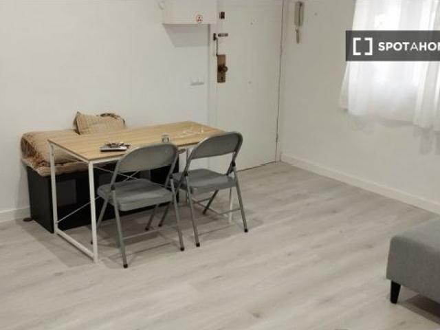 Habitación en piso compartido de 1 dormitorio en alquiler en Navas