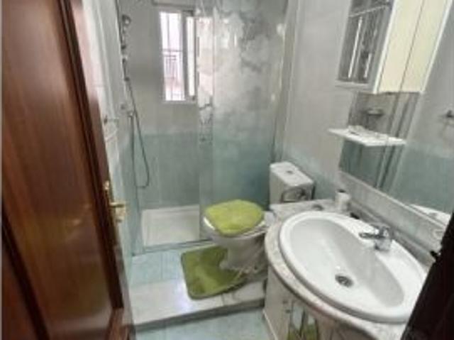 Habitación en piso compartido de 2 dormitorios en alquiler en Angustias Chana Encina