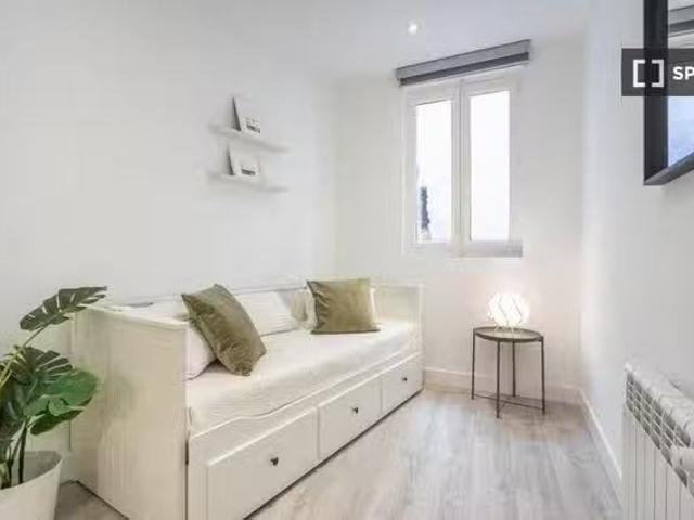 Habitación en piso compartido de 2 habitaciones, Embajadores