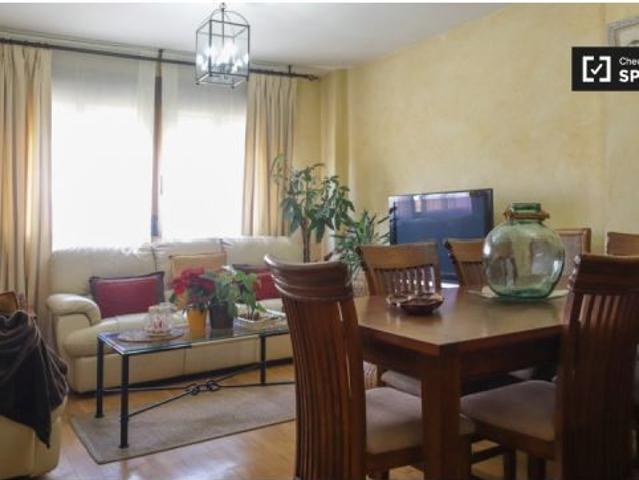 Habitación en piso compartido de 2 habitaciones en alquiler en Alcobendas, solo para mujeres
