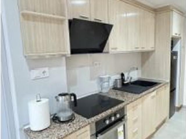 Habitación en piso compartido de 2 habitaciones en alquiler en Ciutat Fallera, solo para chicas prof
