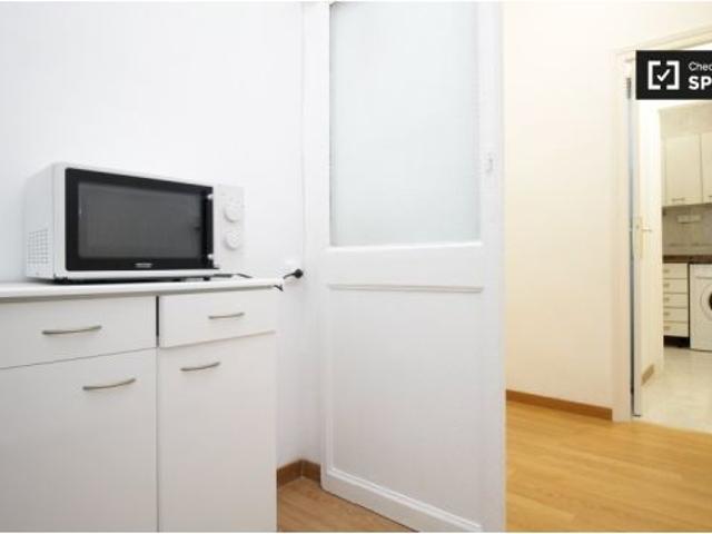 Habitación en piso compartido de 2 habitaciones en alquiler en El Raval para profesionales o estudia