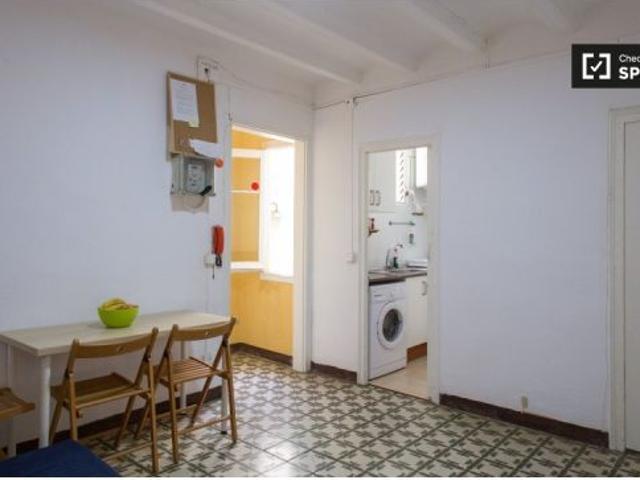 Habitación en piso compartido de 2 habitaciones en alquiler en El Raval, solo para profesionales y e