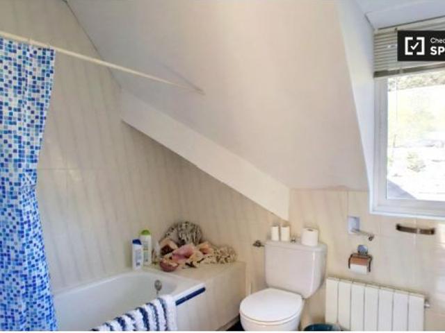Habitación en piso compartido de 2 habitaciones en alquiler en Madrid, gastos incluidos, ideal para