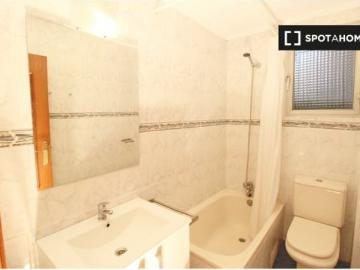 Habitación en piso compartido de 3 habitaciones en Abrantes